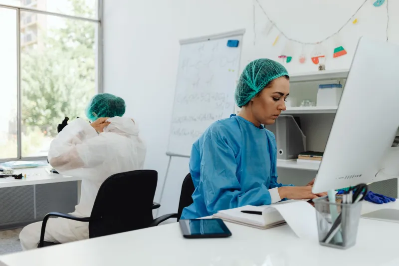 From Bench to Cloud: The Epistemological Stakes of Digital Scientific Record-Keeping