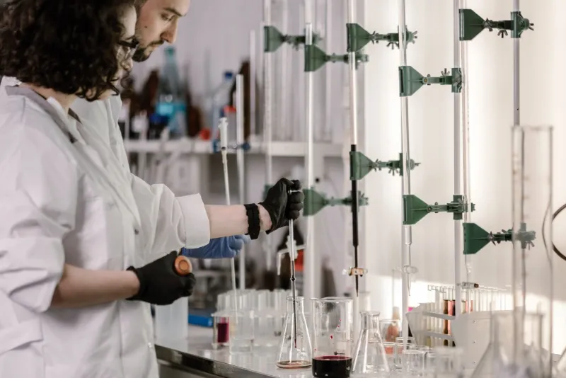 Dressed for Authority: The Epistemological Career of the Laboratory Coat in American Science