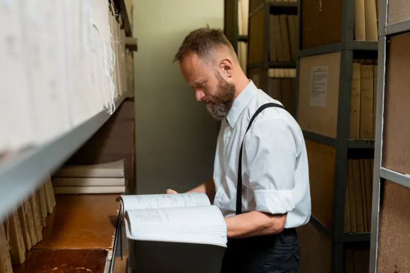 The Grammar of Progress: How Scientific Vocabulary Disciplines Historical Memory
